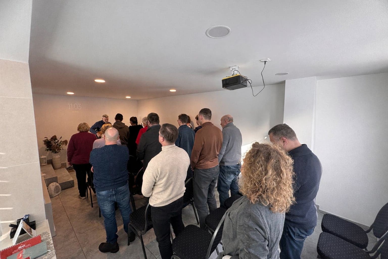 Šlovės Bažnyčios bendruomenė šlovinimo metu